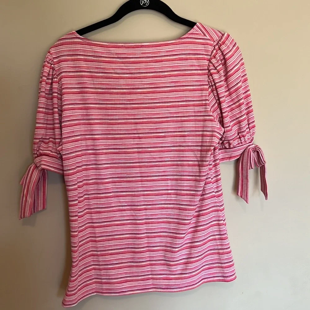 Pink striped shirt with puffy sleeves and bow - Picture 2 of 3